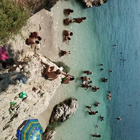 Tatil Evi Athos 2 With Two Apartments, Pool And Garden Ripenda Kras