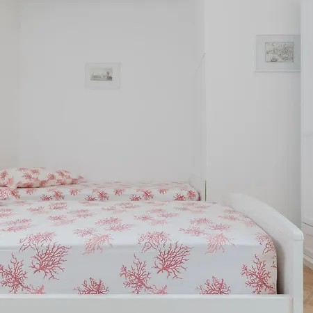 Tatil Evi Athos 2 With Two Apartments, Pool And Garden