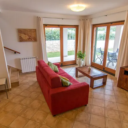 Athos 2 With Two Apartments, Pool And Garden * Ripenda Kras
