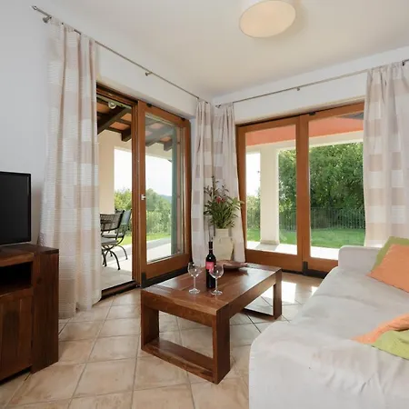 Athos 2 With Two Apartments, Pool And Garden Tatil Evi Ripenda Kras